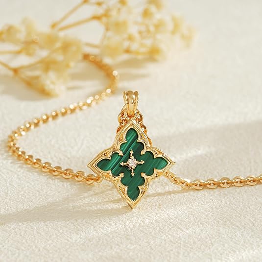 Collar con Colgante de Trébol