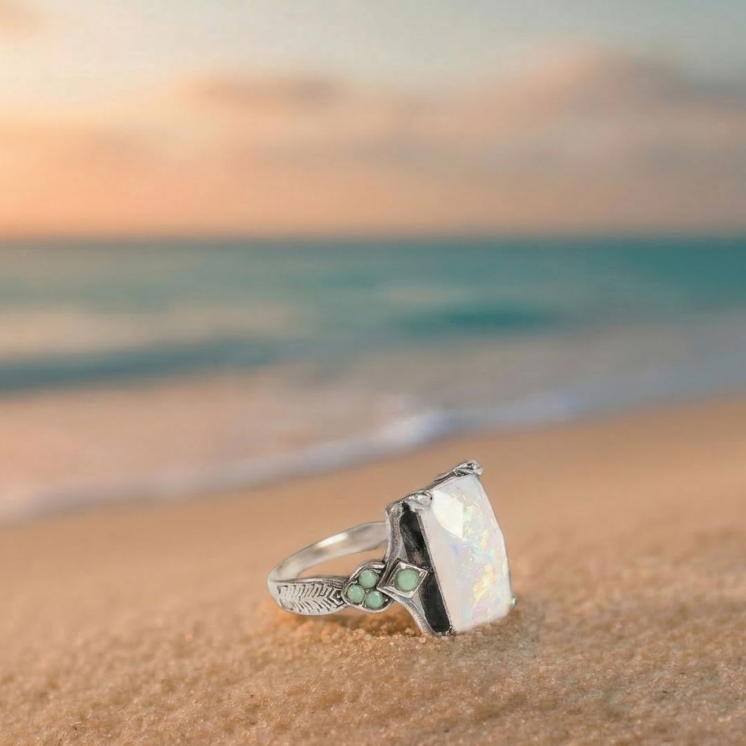 Anillo vintage con ópalo blanco