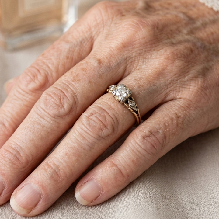 Anillo Fino con Circonia Vintage