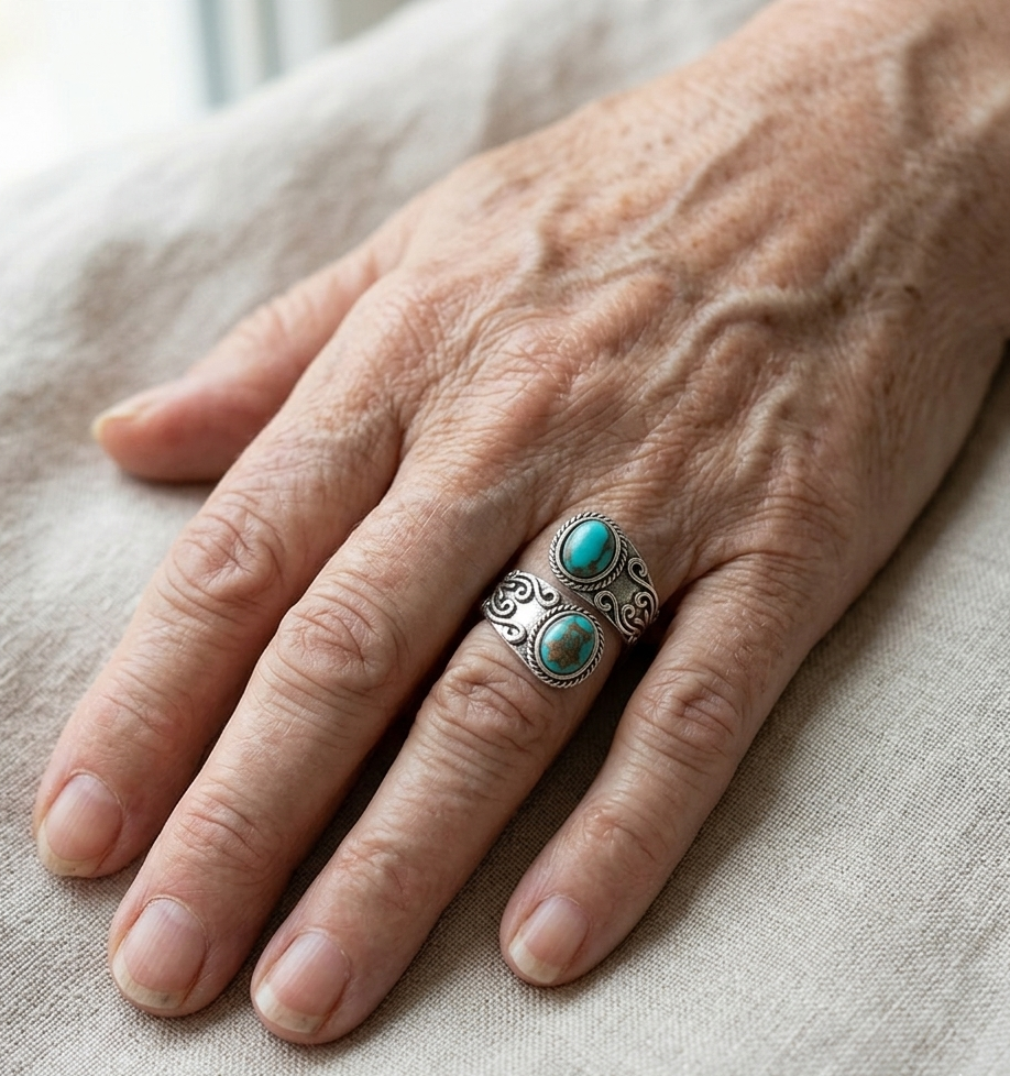 Anillo elegante vintage con banda cruzada y turquesa