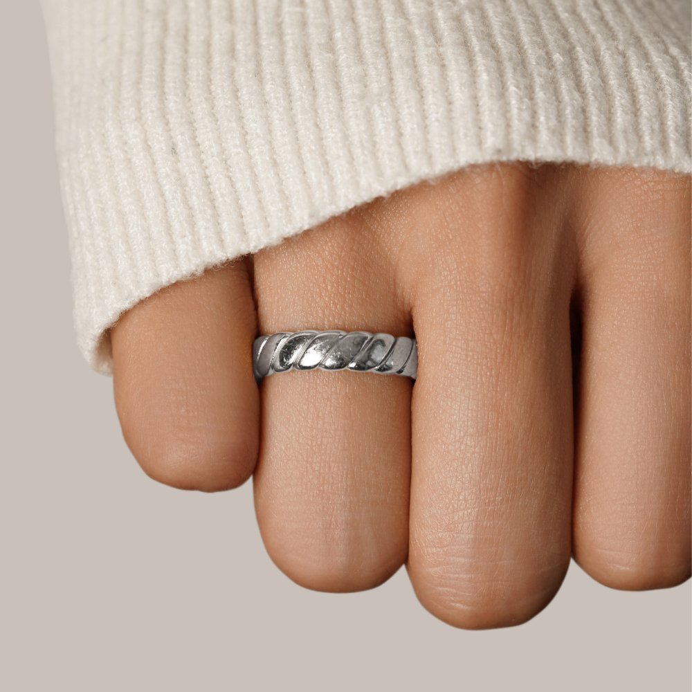 Anillo Calira Torcido Infinito