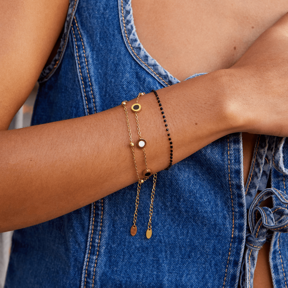 Carla – Pulsera suave con elementos redondos contrastantes.
