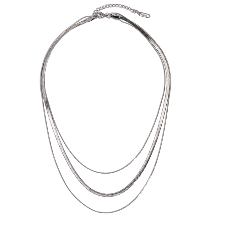 Collar de cadena plateada de múltiples capas