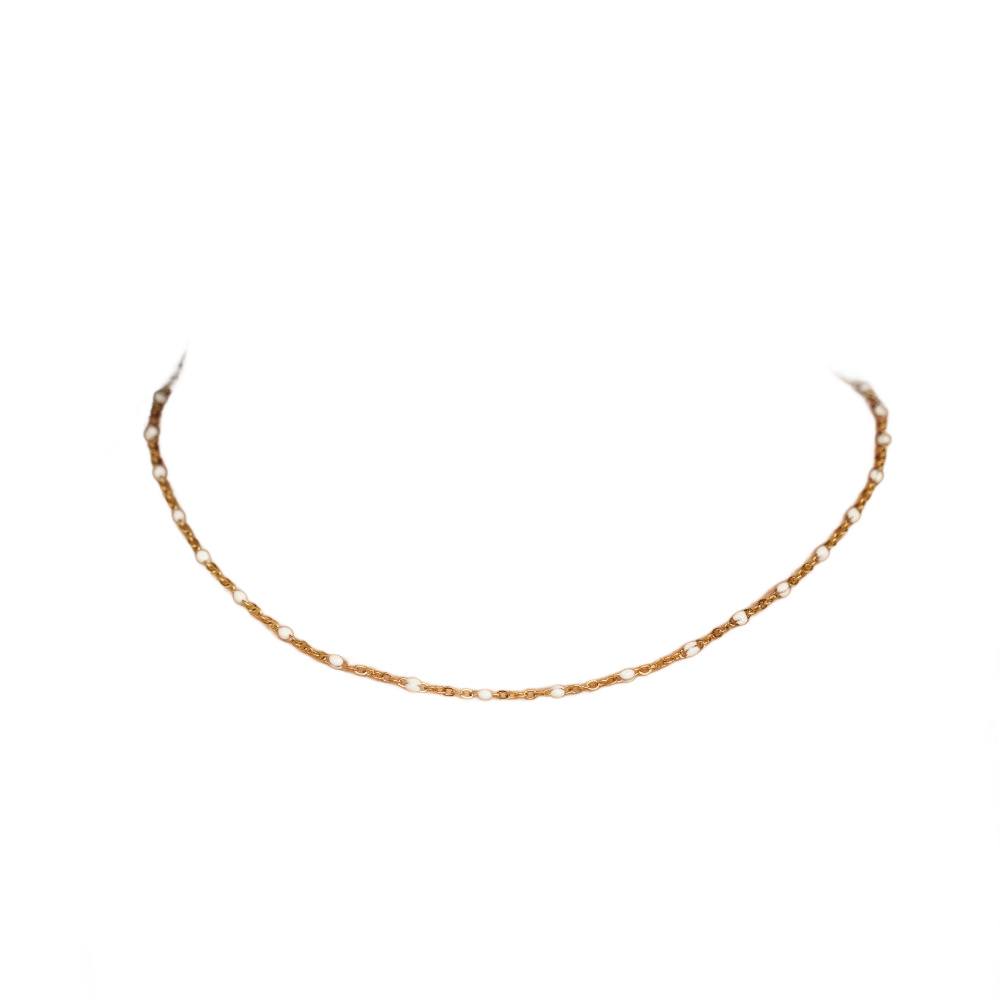 Collar de perlas blancas limpias